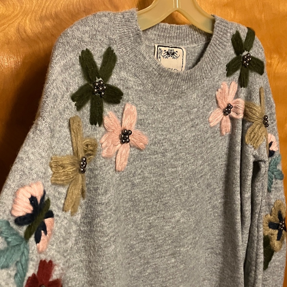 VINTAGE CONCEPT. Gray Sweater with Colorful Floral Accents. Size M. PRETTY! - Picture 8 of 10
